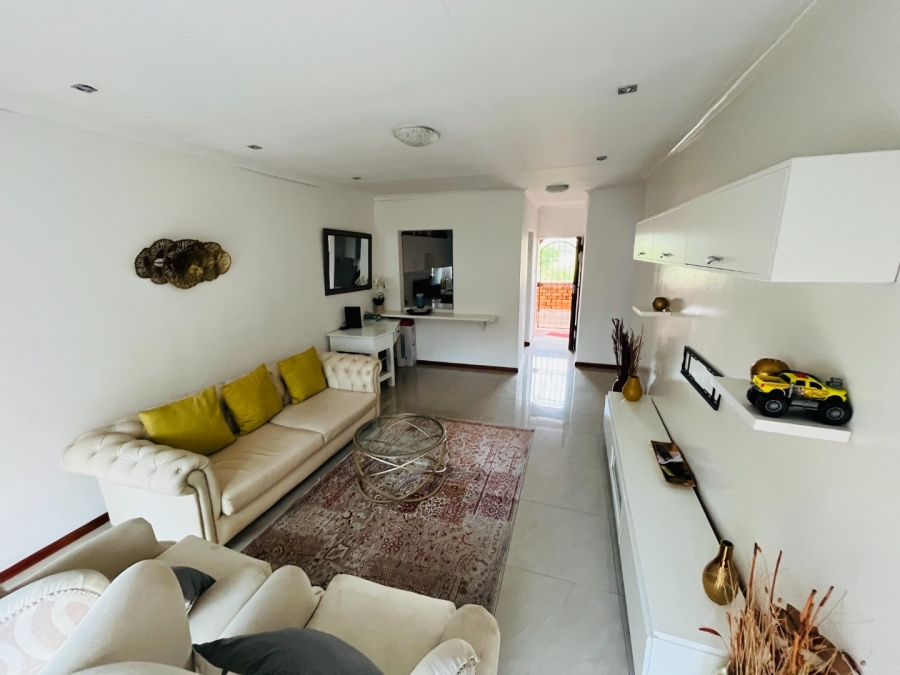 2 Bedroom Property for Sale in Buccleuch Gauteng