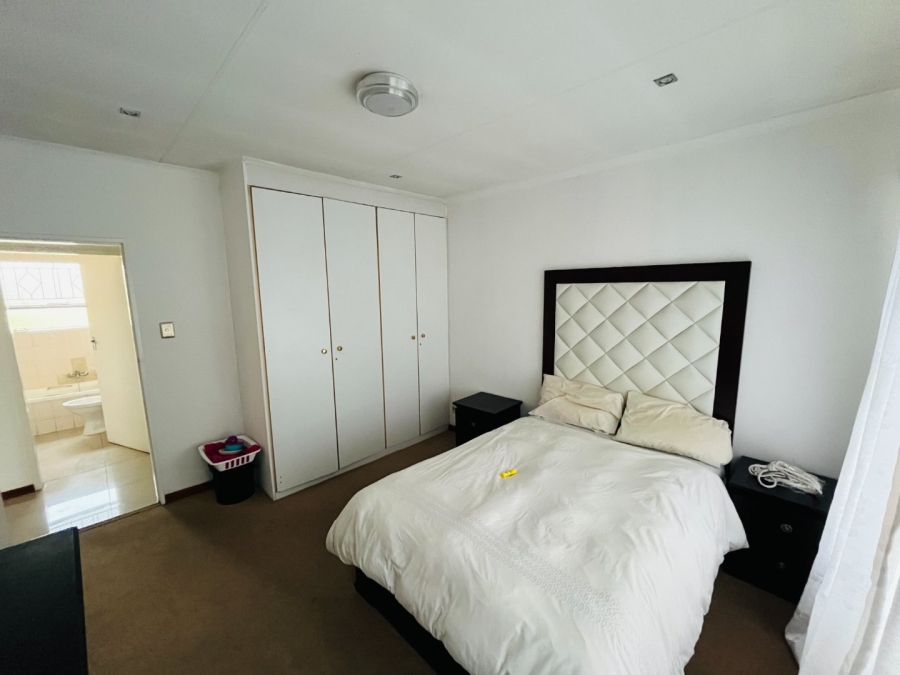 2 Bedroom Property for Sale in Buccleuch Gauteng