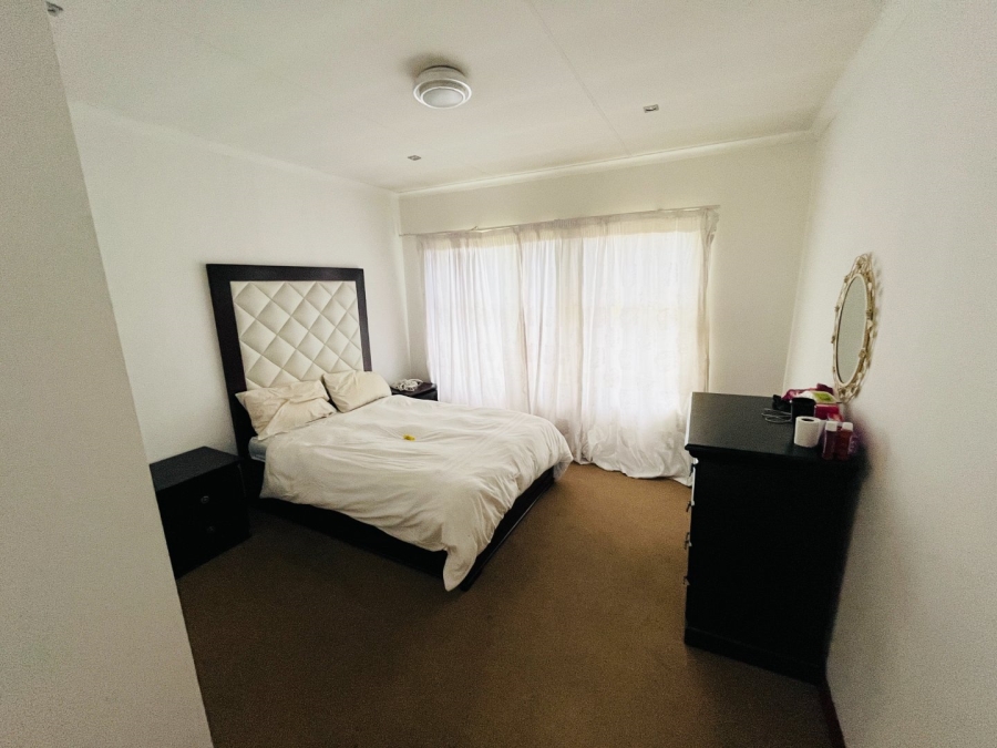 2 Bedroom Property for Sale in Buccleuch Gauteng