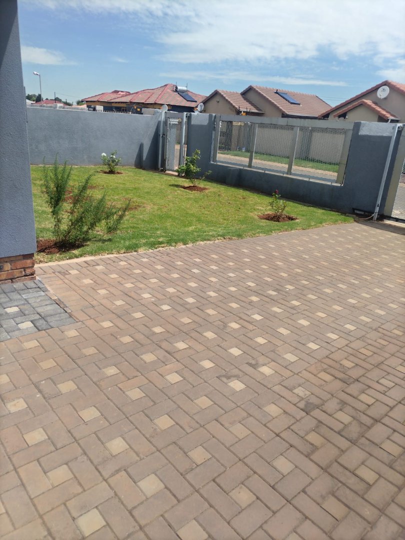 2 Bedroom Property for Sale in Dawn Park Gauteng