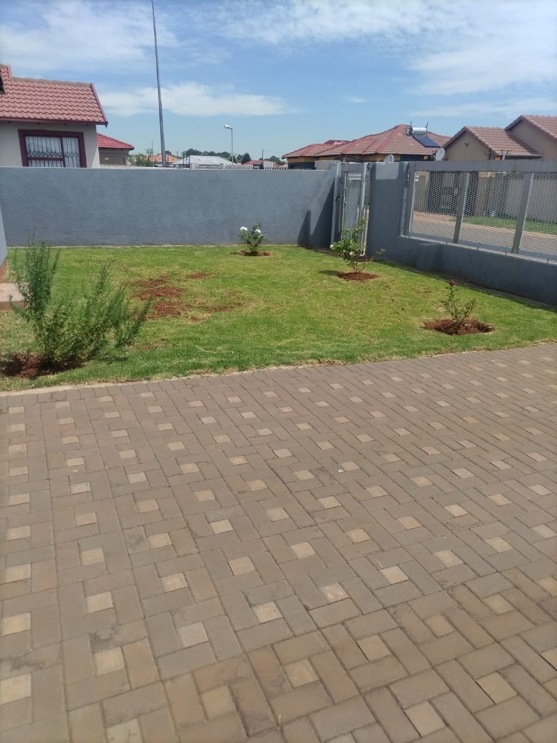 2 Bedroom Property for Sale in Dawn Park Gauteng