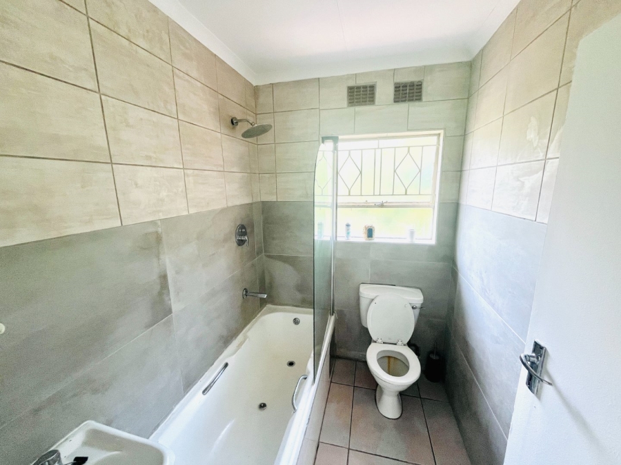 To Let 2 Bedroom Property for Rent in Buccleuch Gauteng