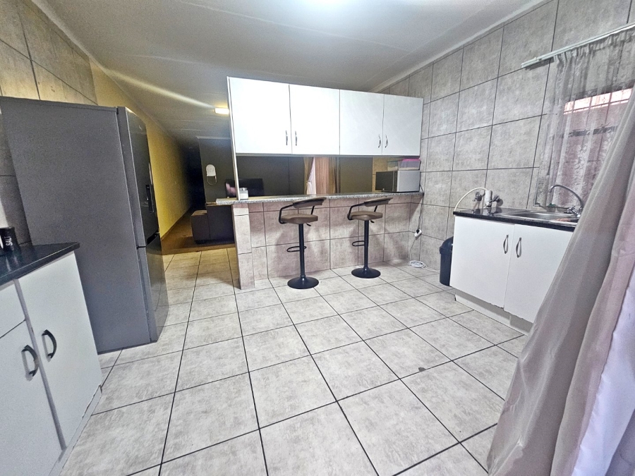 6 Bedroom Property for Sale in Geduld Ext 1 Gauteng