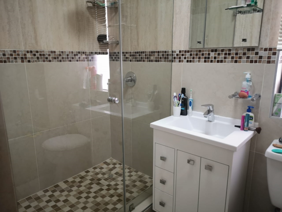 2 Bedroom Property for Sale in Waterstone Park Gauteng