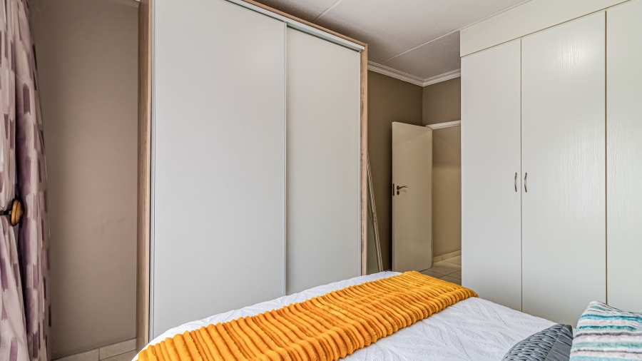 2 Bedroom Property for Sale in Waterstone Park Gauteng