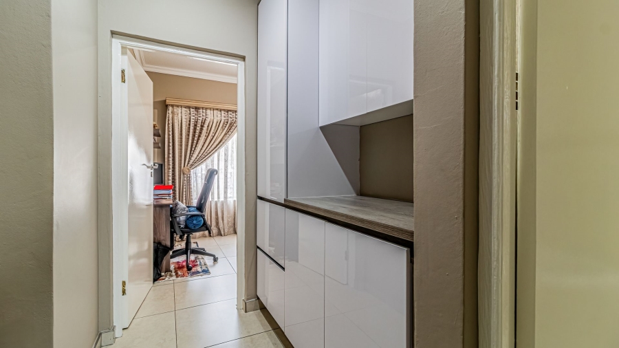 2 Bedroom Property for Sale in Waterstone Park Gauteng