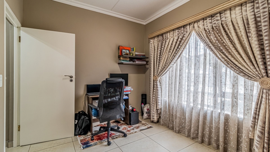 2 Bedroom Property for Sale in Waterstone Park Gauteng