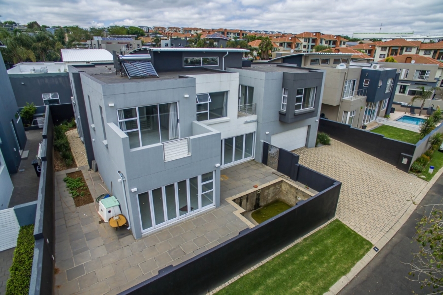 5 Bedroom Property for Sale in Greenstone Hill Gauteng