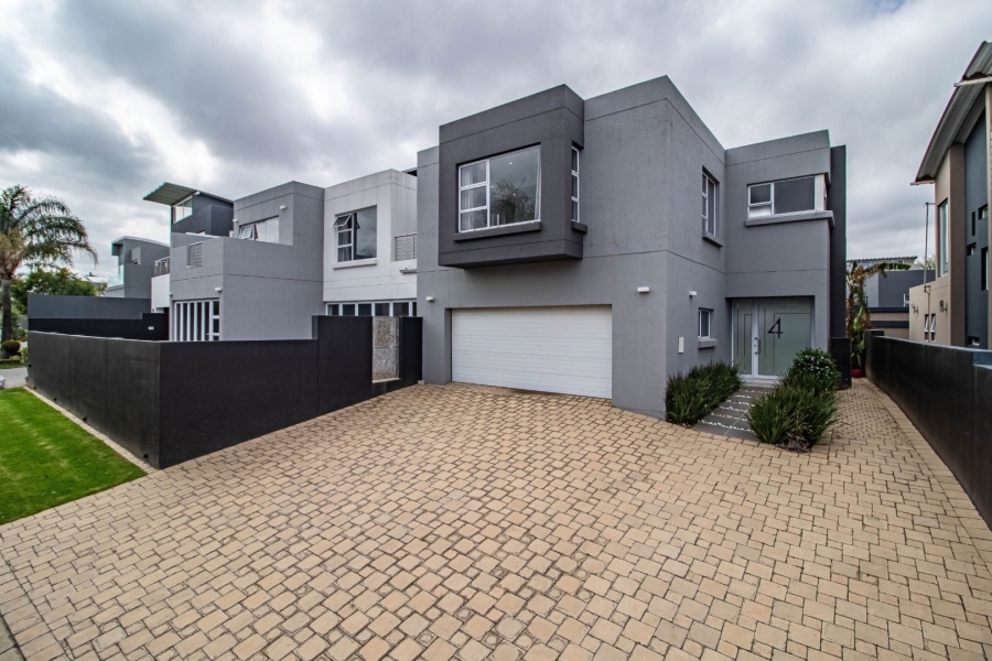 5 Bedroom Property for Sale in Greenstone Hill Gauteng