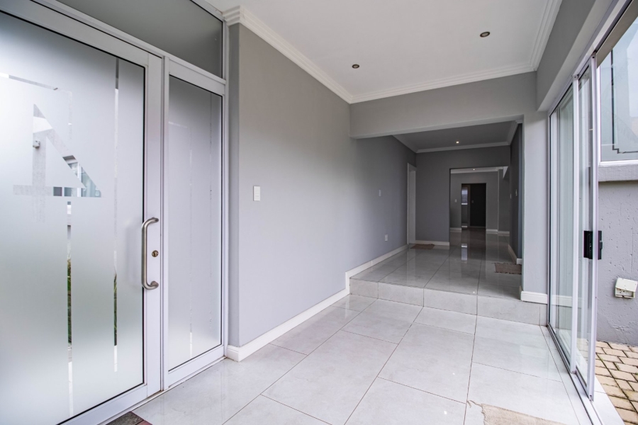 5 Bedroom Property for Sale in Greenstone Hill Gauteng