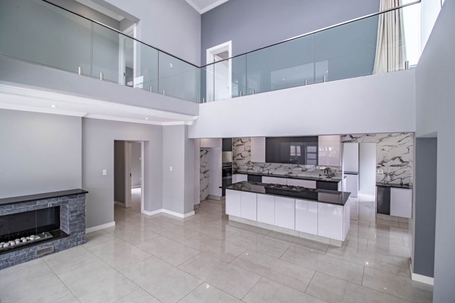 5 Bedroom Property for Sale in Greenstone Hill Gauteng