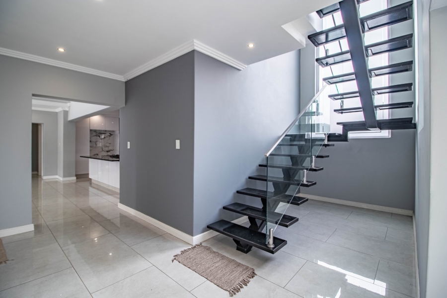 5 Bedroom Property for Sale in Greenstone Hill Gauteng