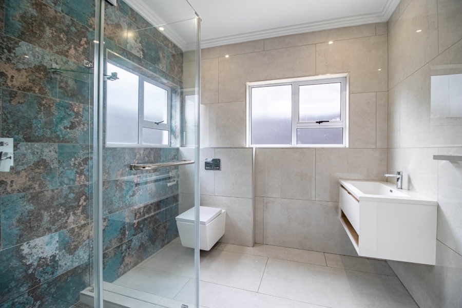 5 Bedroom Property for Sale in Greenstone Hill Gauteng