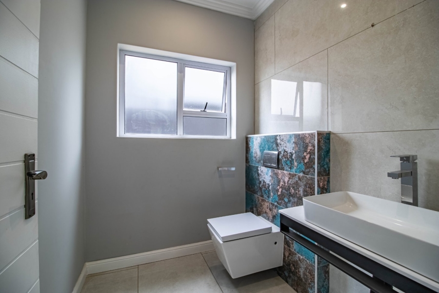 5 Bedroom Property for Sale in Greenstone Hill Gauteng