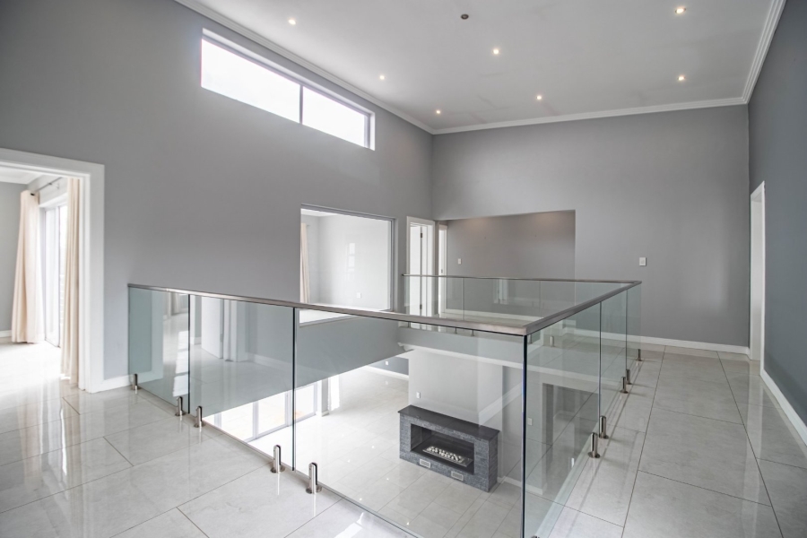 5 Bedroom Property for Sale in Greenstone Hill Gauteng