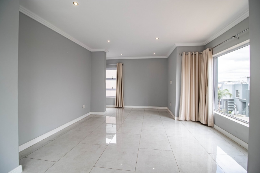 5 Bedroom Property for Sale in Greenstone Hill Gauteng