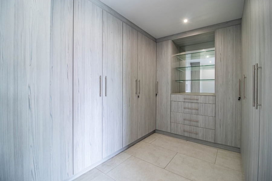 5 Bedroom Property for Sale in Greenstone Hill Gauteng