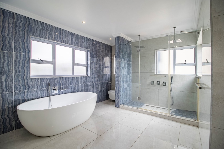 5 Bedroom Property for Sale in Greenstone Hill Gauteng