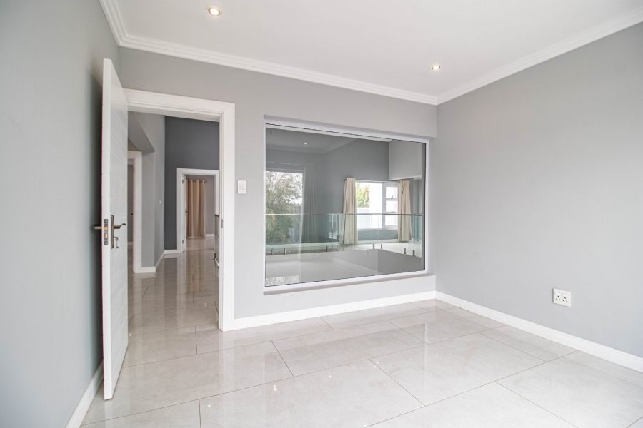 5 Bedroom Property for Sale in Greenstone Hill Gauteng