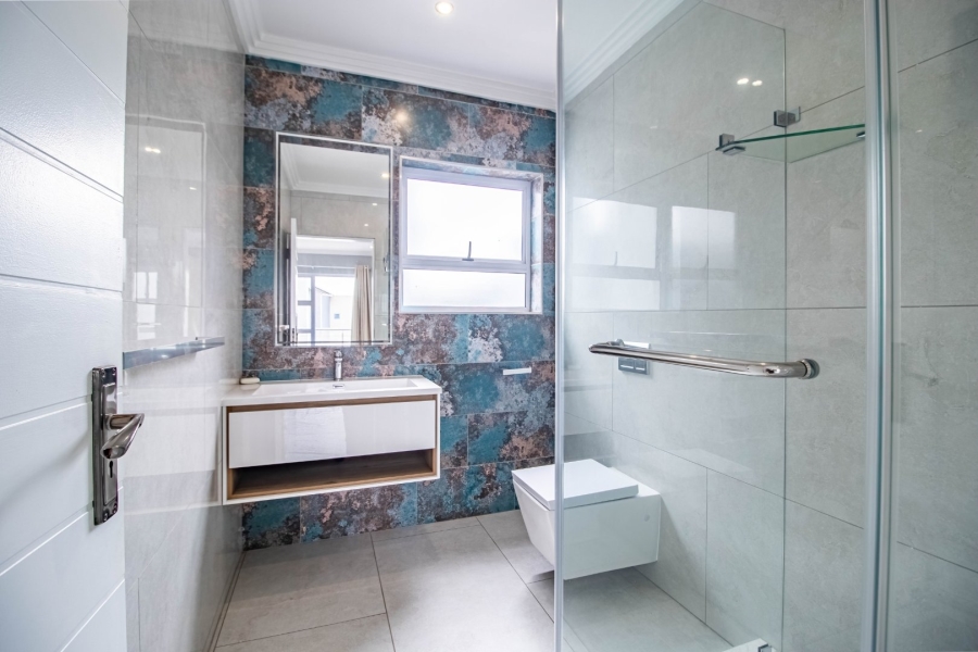 5 Bedroom Property for Sale in Greenstone Hill Gauteng