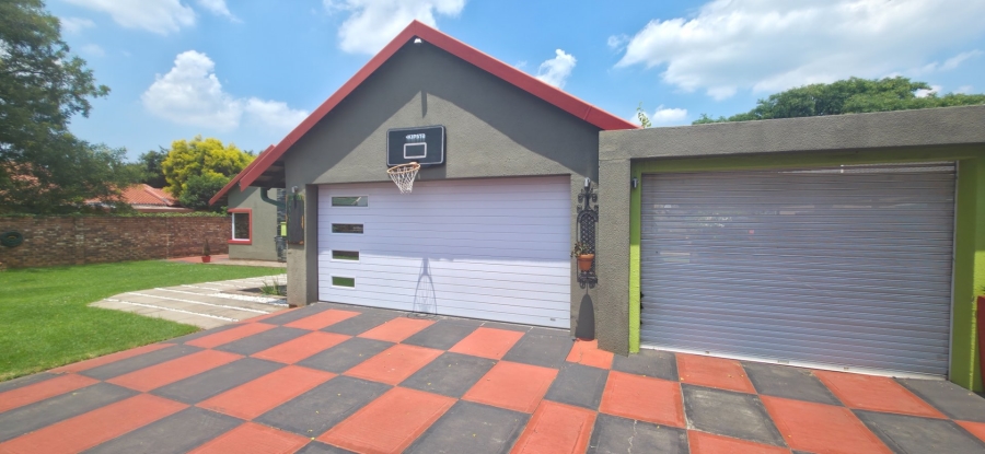 4 Bedroom Property for Sale in Brackendowns Gauteng