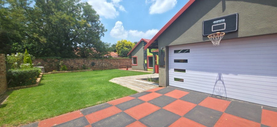 4 Bedroom Property for Sale in Brackendowns Gauteng