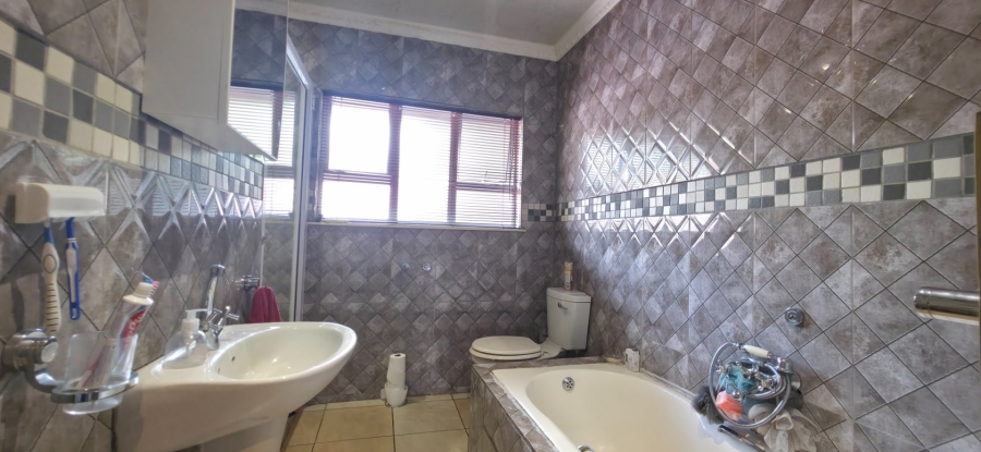 4 Bedroom Property for Sale in Brackendowns Gauteng