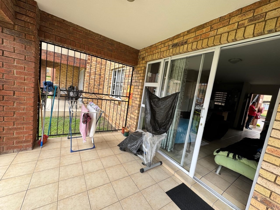 2 Bedroom Property for Sale in Noordwyk Gauteng