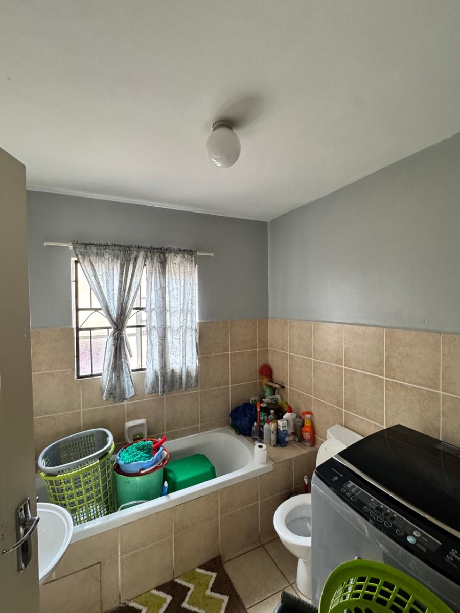 2 Bedroom Property for Sale in Noordwyk Gauteng