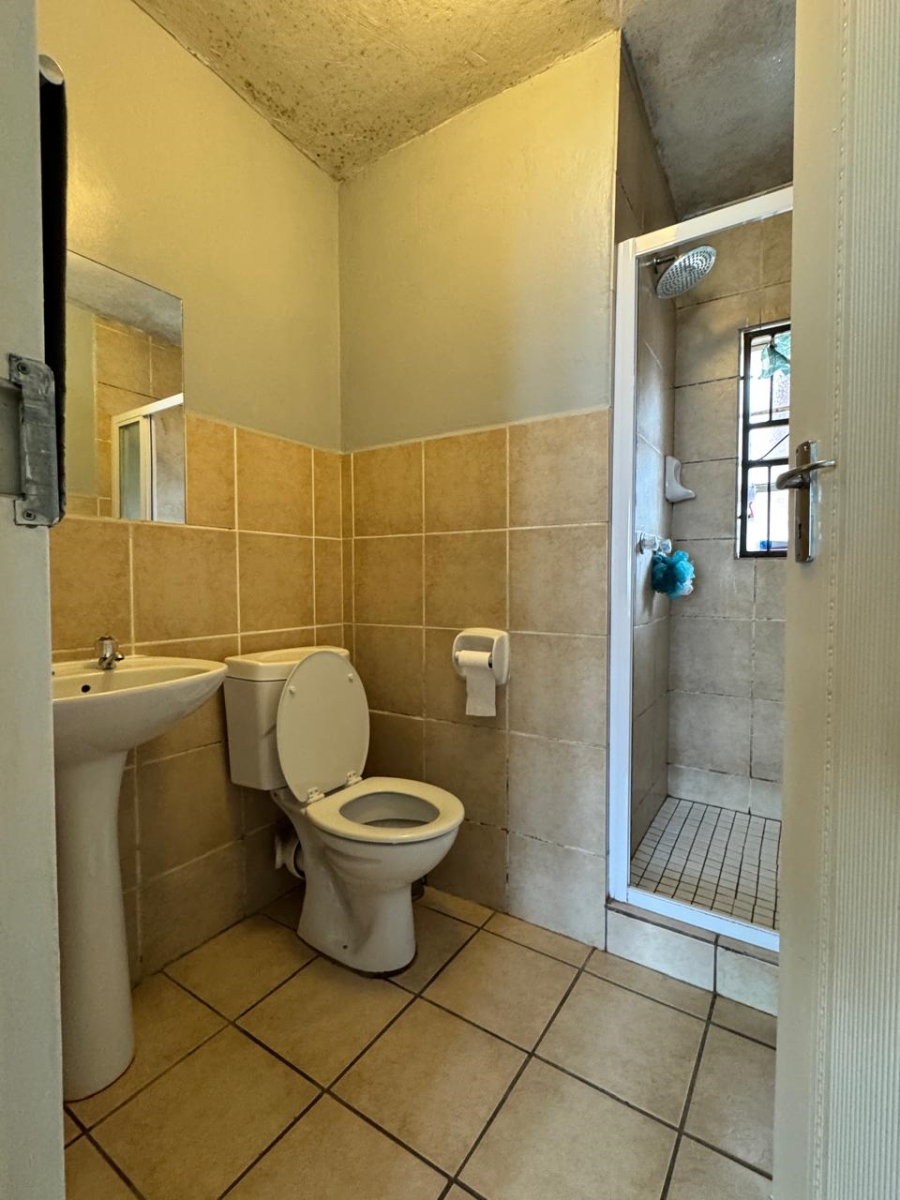 2 Bedroom Property for Sale in Noordwyk Gauteng