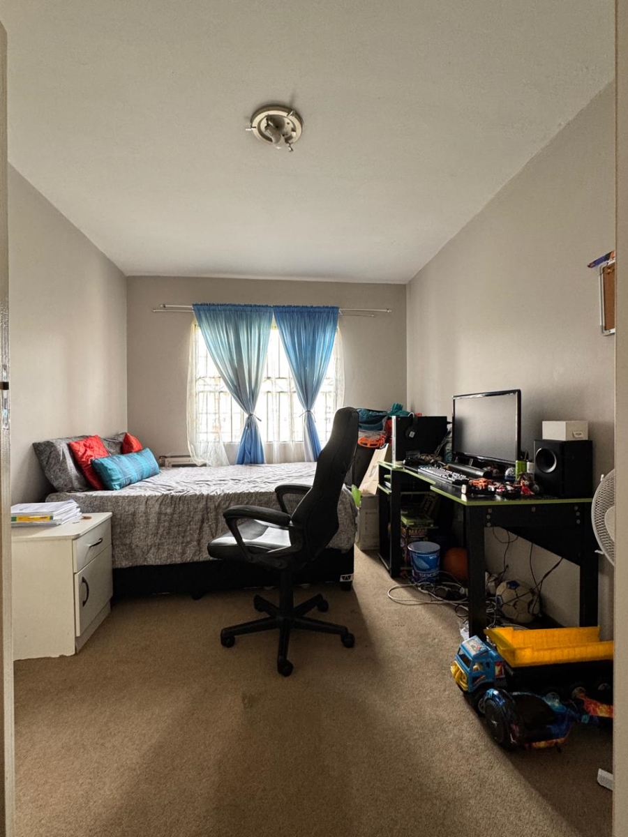 2 Bedroom Property for Sale in Noordwyk Gauteng