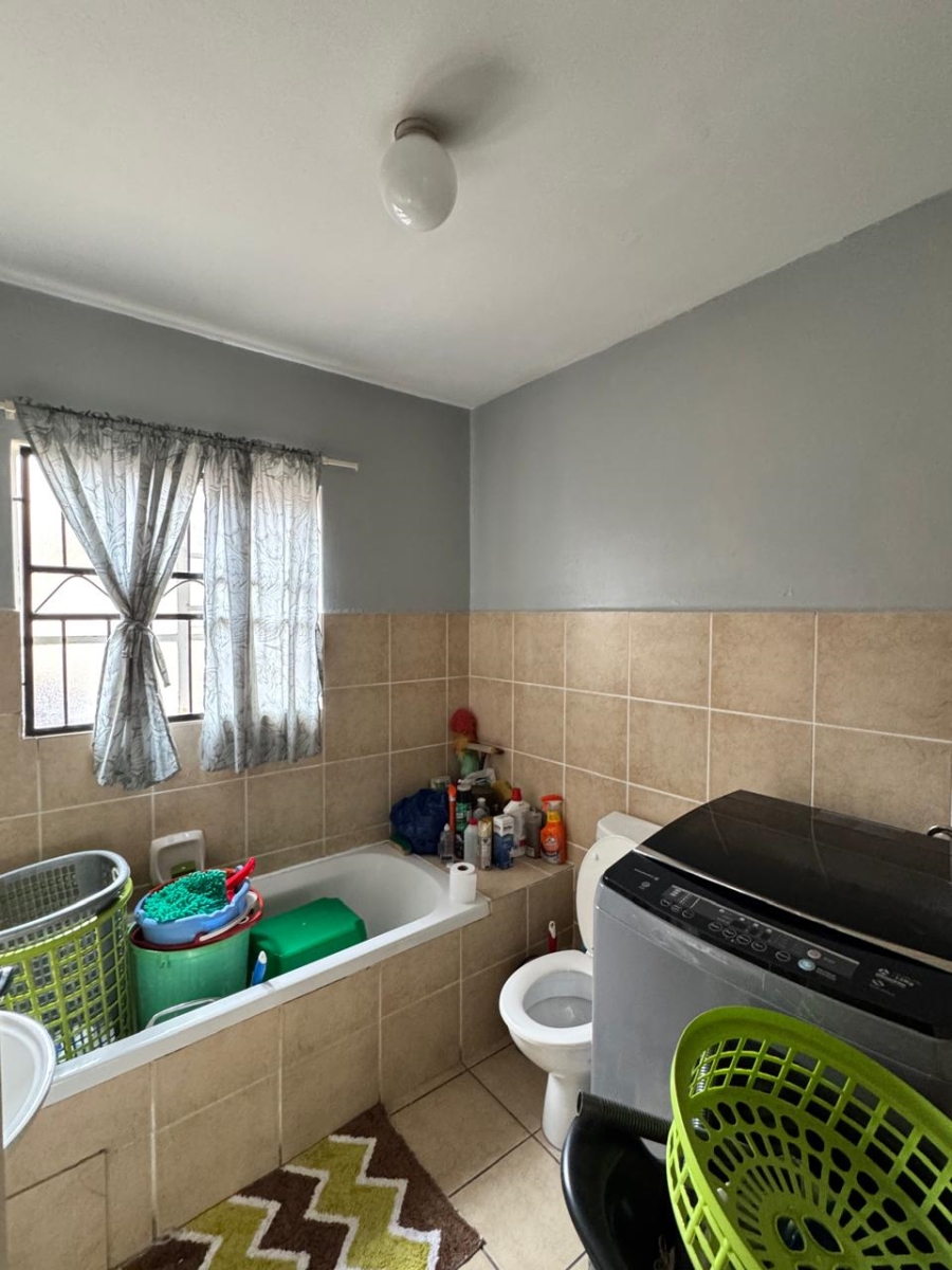 2 Bedroom Property for Sale in Noordwyk Gauteng