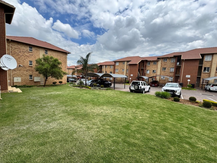 2 Bedroom Property for Sale in Noordwyk Gauteng