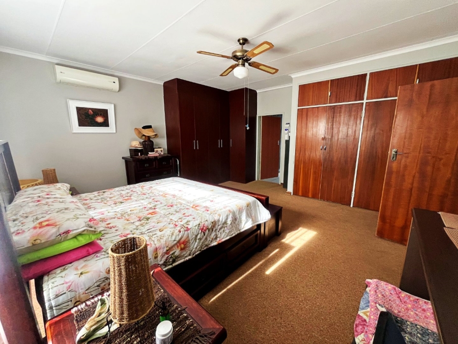 4 Bedroom Property for Sale in Wierda Park Gauteng