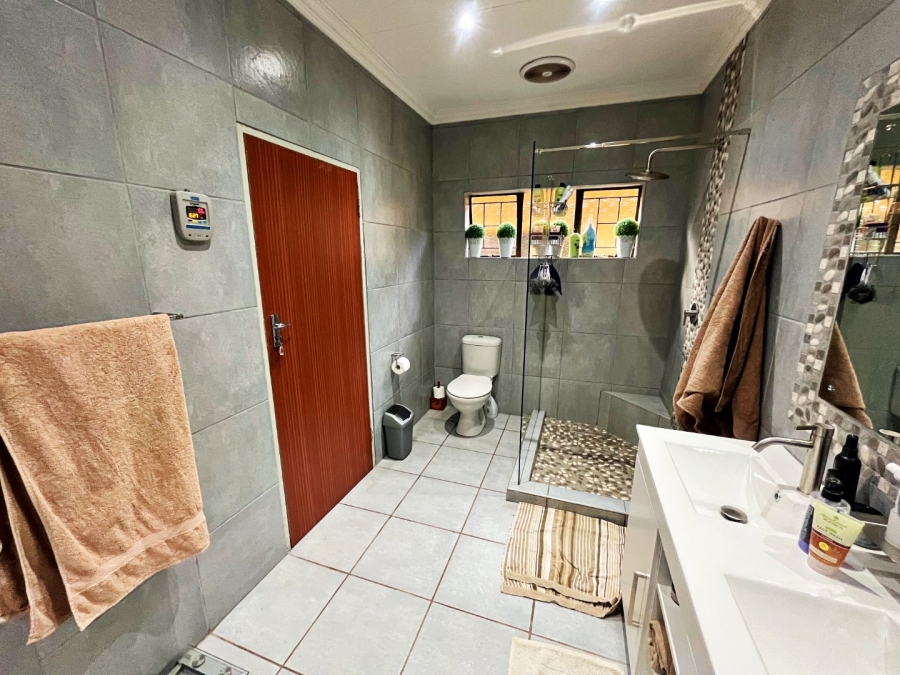 4 Bedroom Property for Sale in Wierda Park Gauteng