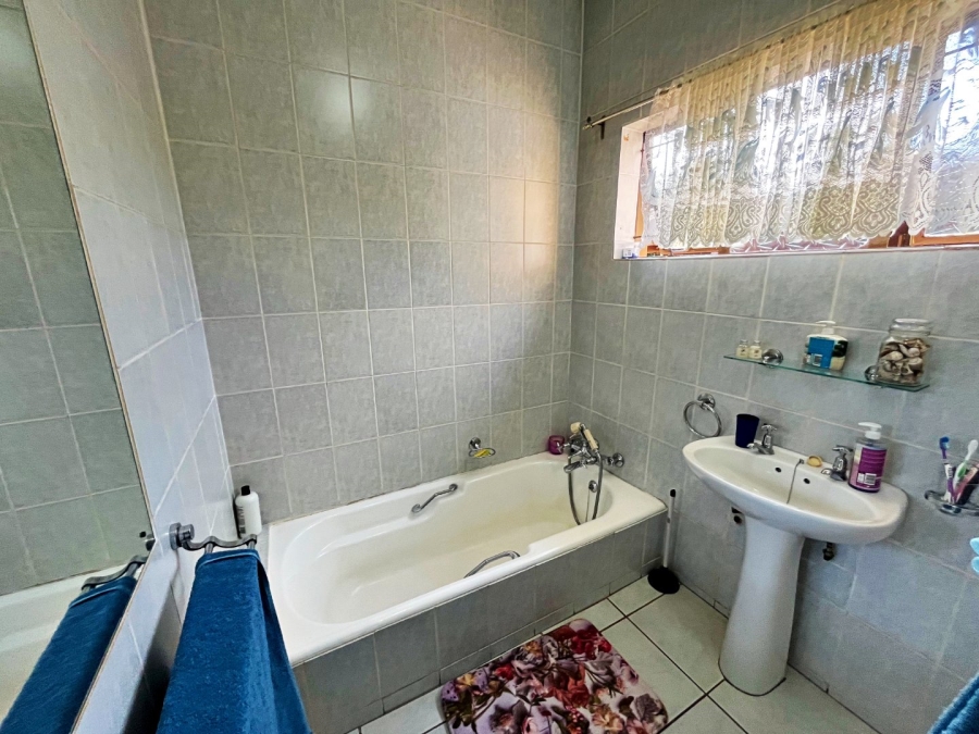 4 Bedroom Property for Sale in Wierda Park Gauteng