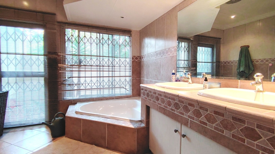 4 Bedroom Property for Sale in Vanderbijlpark SW 5 Gauteng