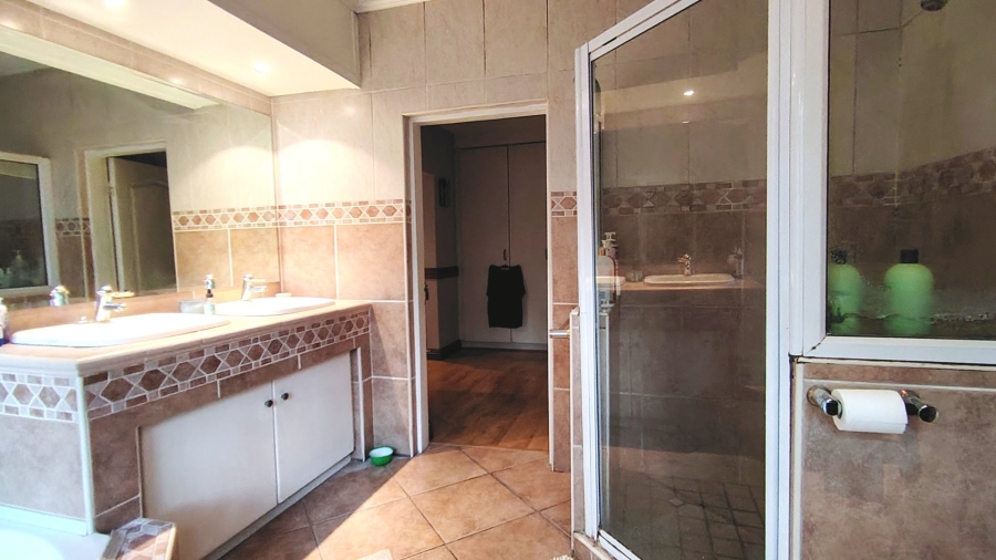 4 Bedroom Property for Sale in Vanderbijlpark SW 5 Gauteng