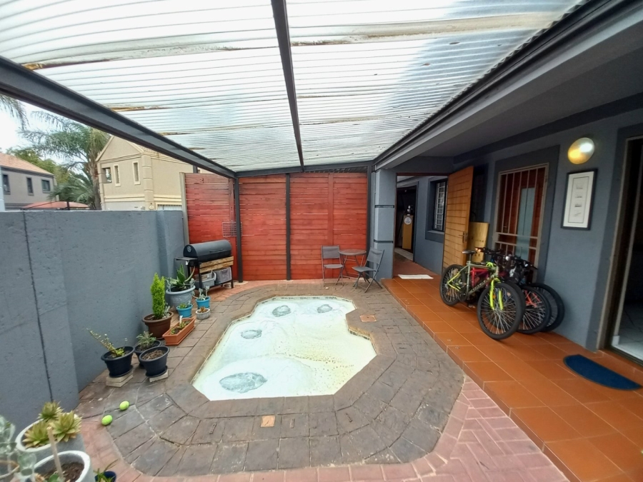 3 Bedroom Property for Sale in Buurendal Gauteng