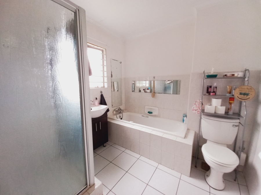 3 Bedroom Property for Sale in Buurendal Gauteng