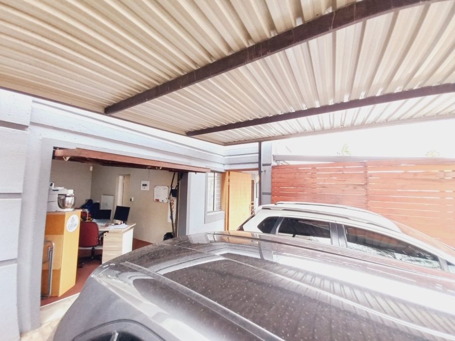 3 Bedroom Property for Sale in Buurendal Gauteng