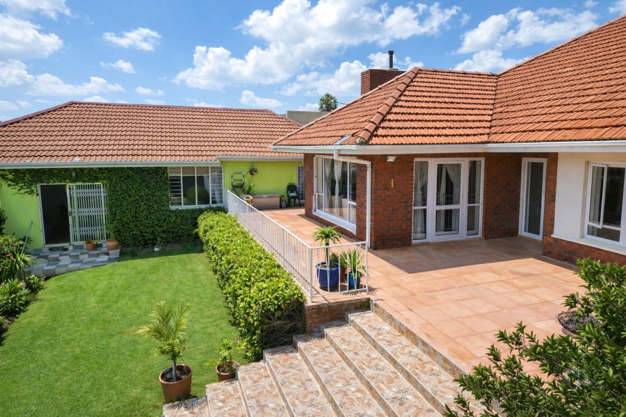 5 Bedroom Property for Sale in Florida Hills Gauteng