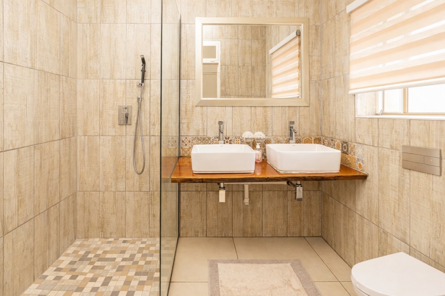 5 Bedroom Property for Sale in Florida Hills Gauteng