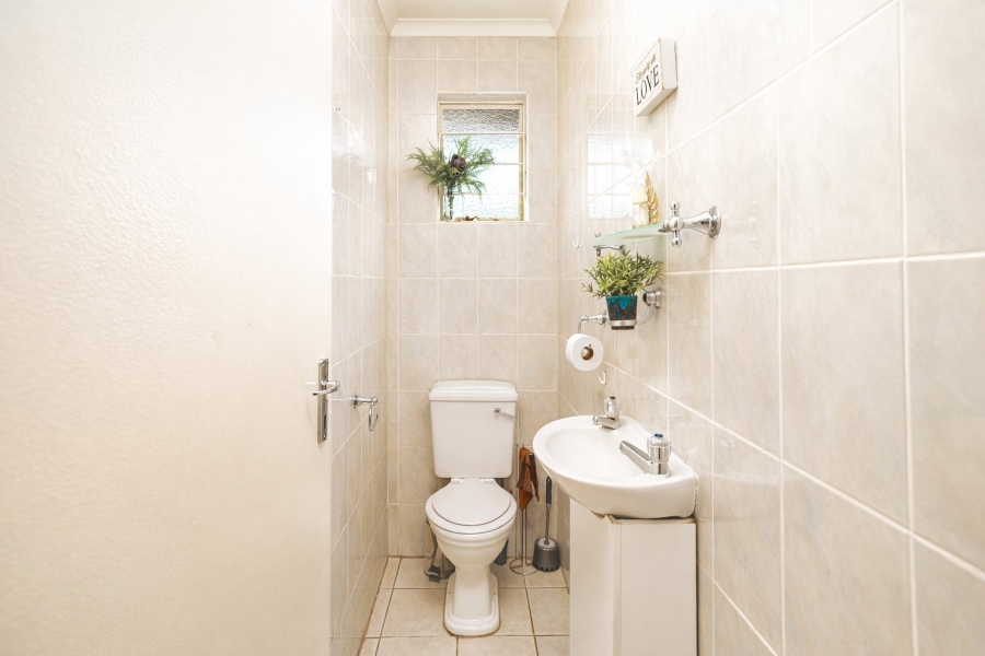 5 Bedroom Property for Sale in Florida Hills Gauteng