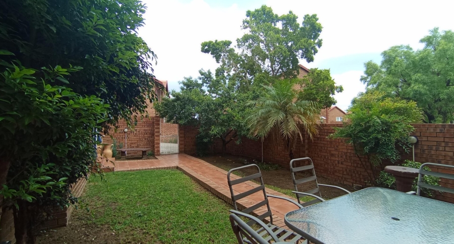 2 Bedroom Property for Sale in The Reeds Gauteng