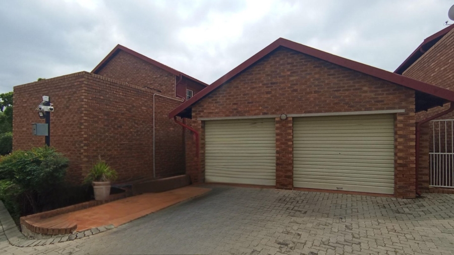 2 Bedroom Property for Sale in The Reeds Gauteng