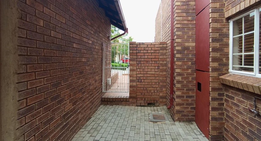 2 Bedroom Property for Sale in The Reeds Gauteng
