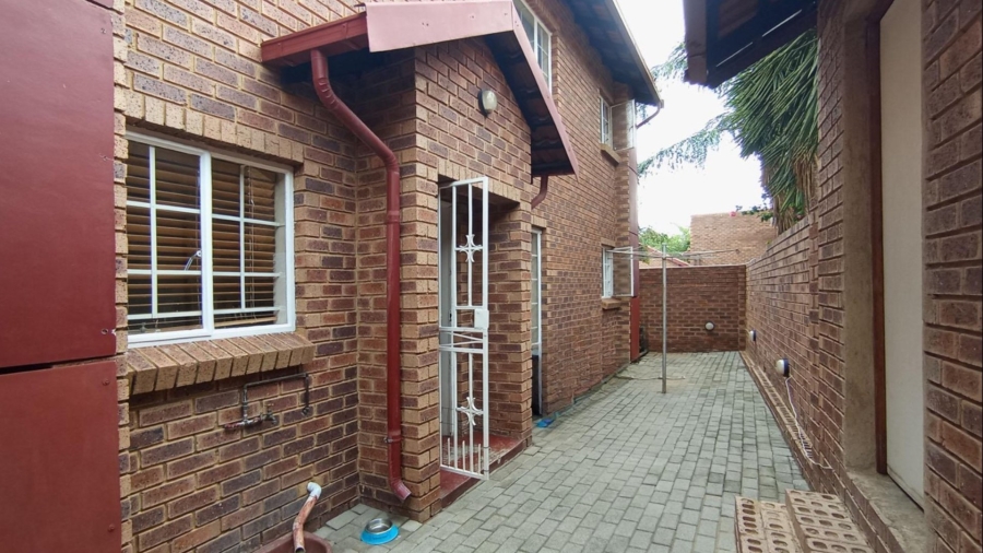 2 Bedroom Property for Sale in The Reeds Gauteng