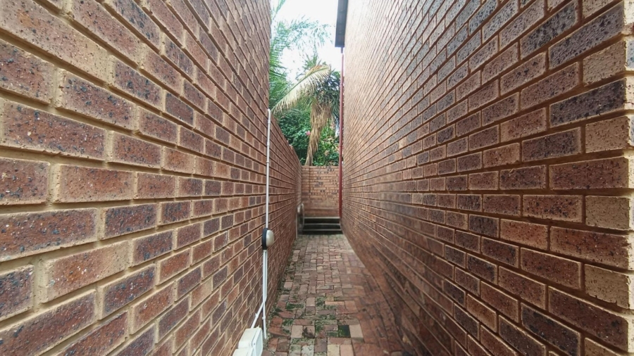 2 Bedroom Property for Sale in The Reeds Gauteng