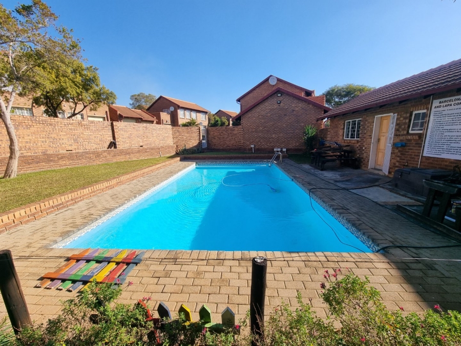 2 Bedroom Property for Sale in The Reeds Gauteng